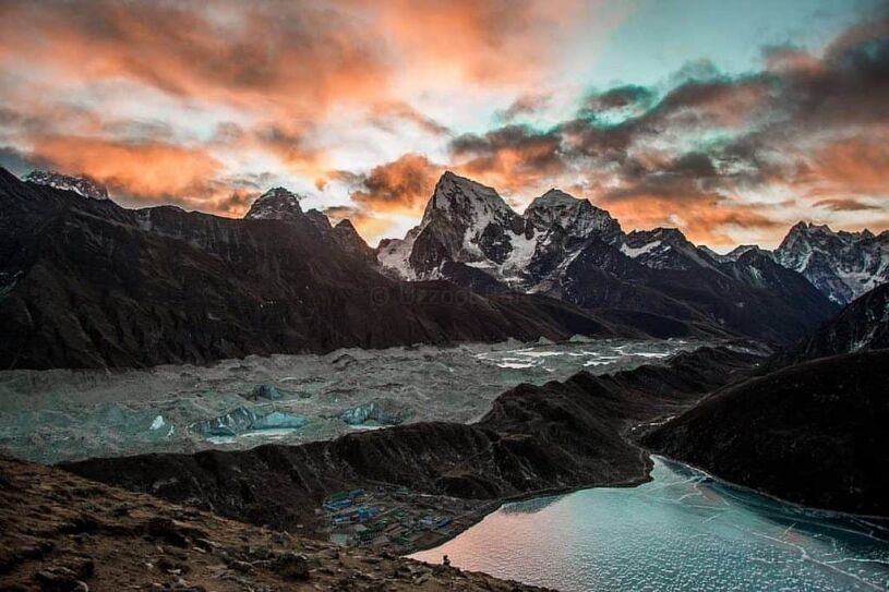sunrise from Gokyo Ri